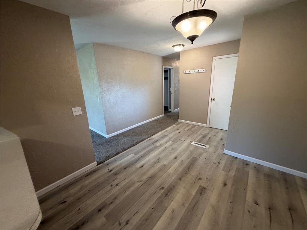 202 S Locust Street Property Photo 6