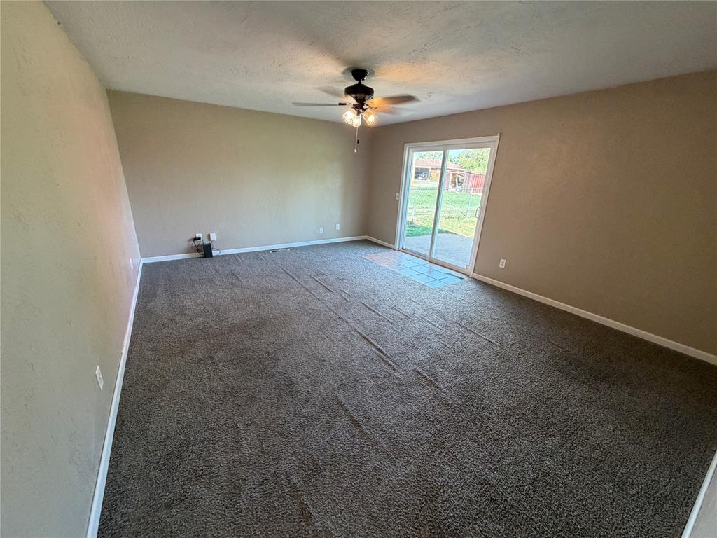 202 S Locust Street Property Photo 7