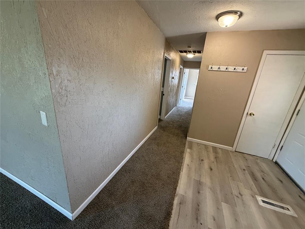 202 S Locust Street Property Photo 8