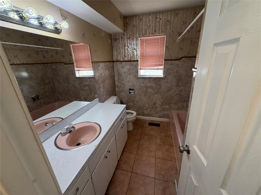 202 S Locust Street Property Photo 10