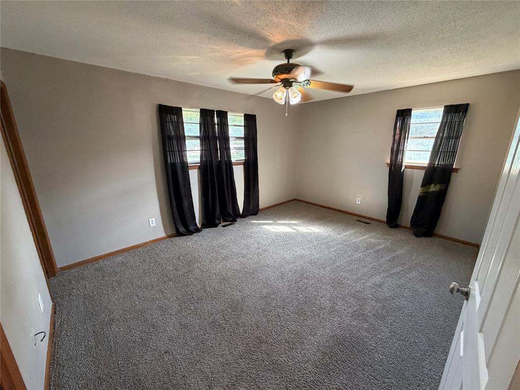 202 S Locust Street Property Photo 14