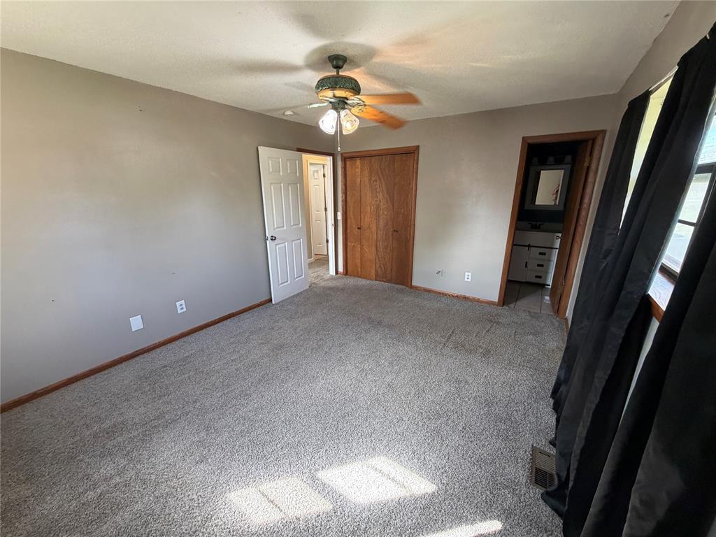 202 S Locust Street Property Photo 15