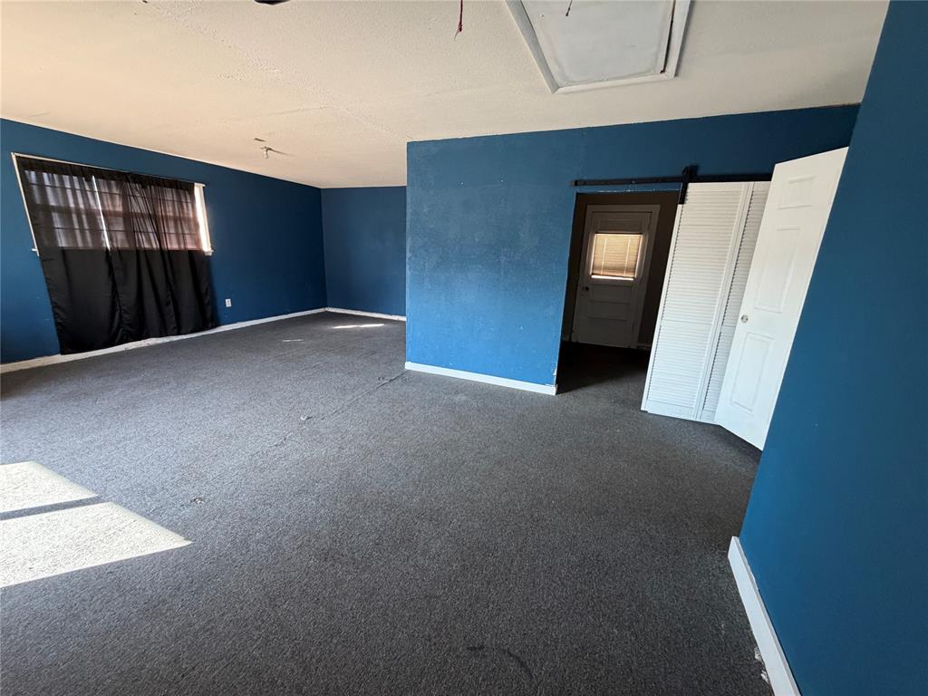 202 S Locust Street Property Photo 17