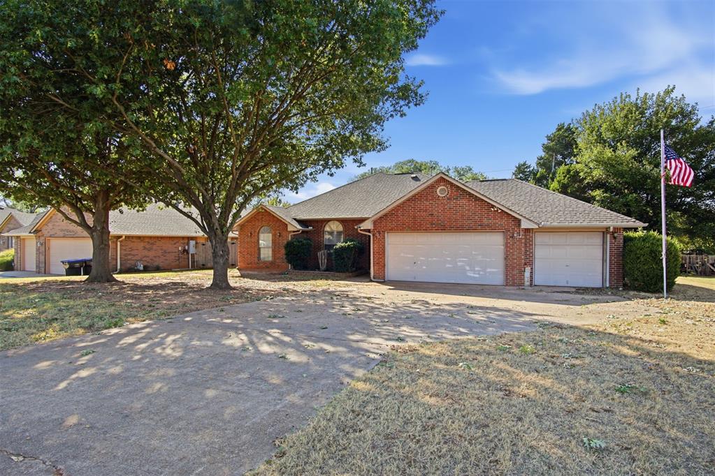 720 Parkwoods Drive Property Photo 2