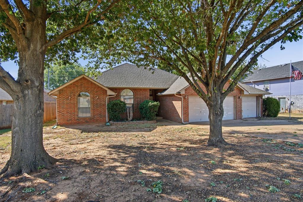 720 Parkwoods Drive Property Photo 3