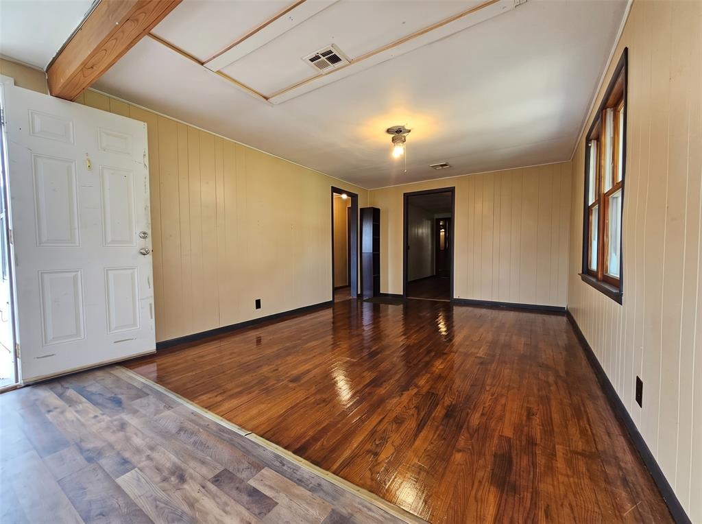405 S Maple Street Property Photo 3
