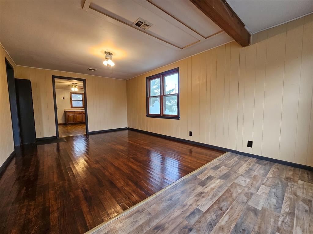 405 S Maple Street Property Photo 4