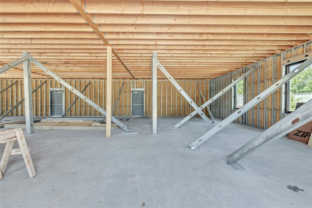 207 E Memorial Road Property Photo 10