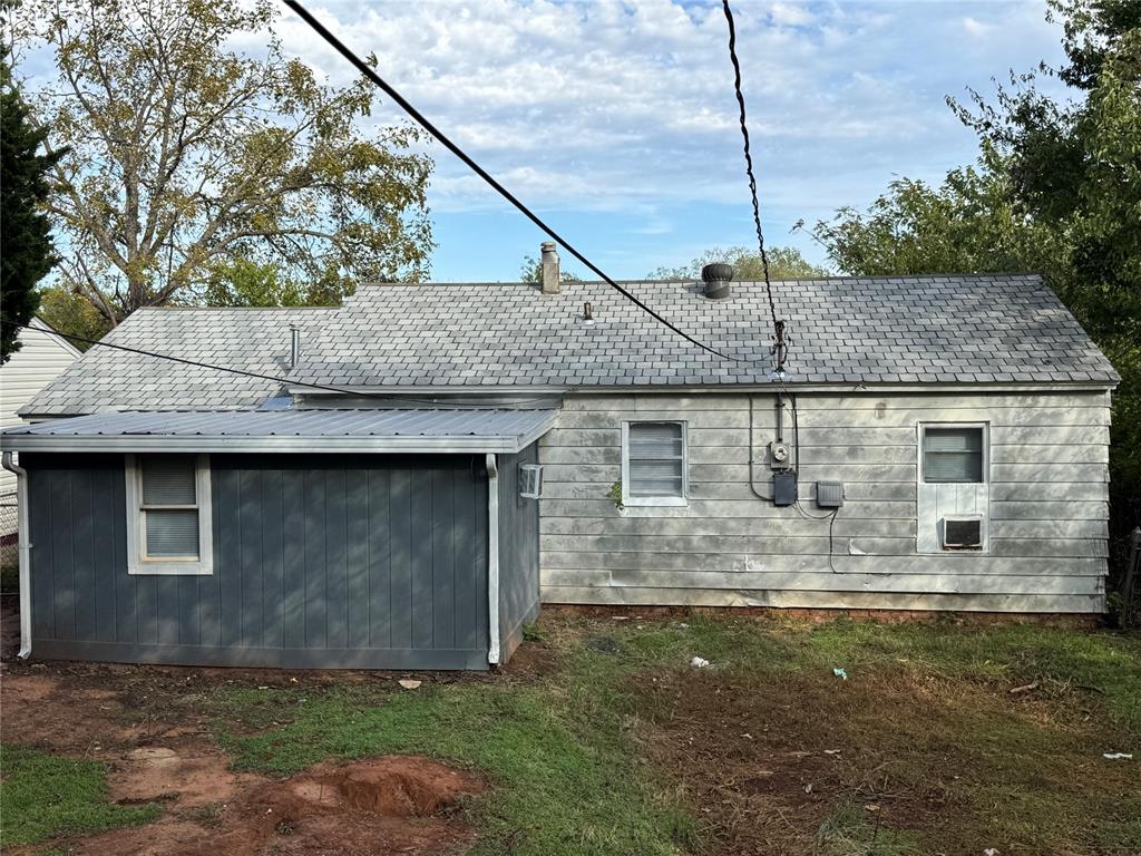 1925 N Cherry Avenue Property Photo 3