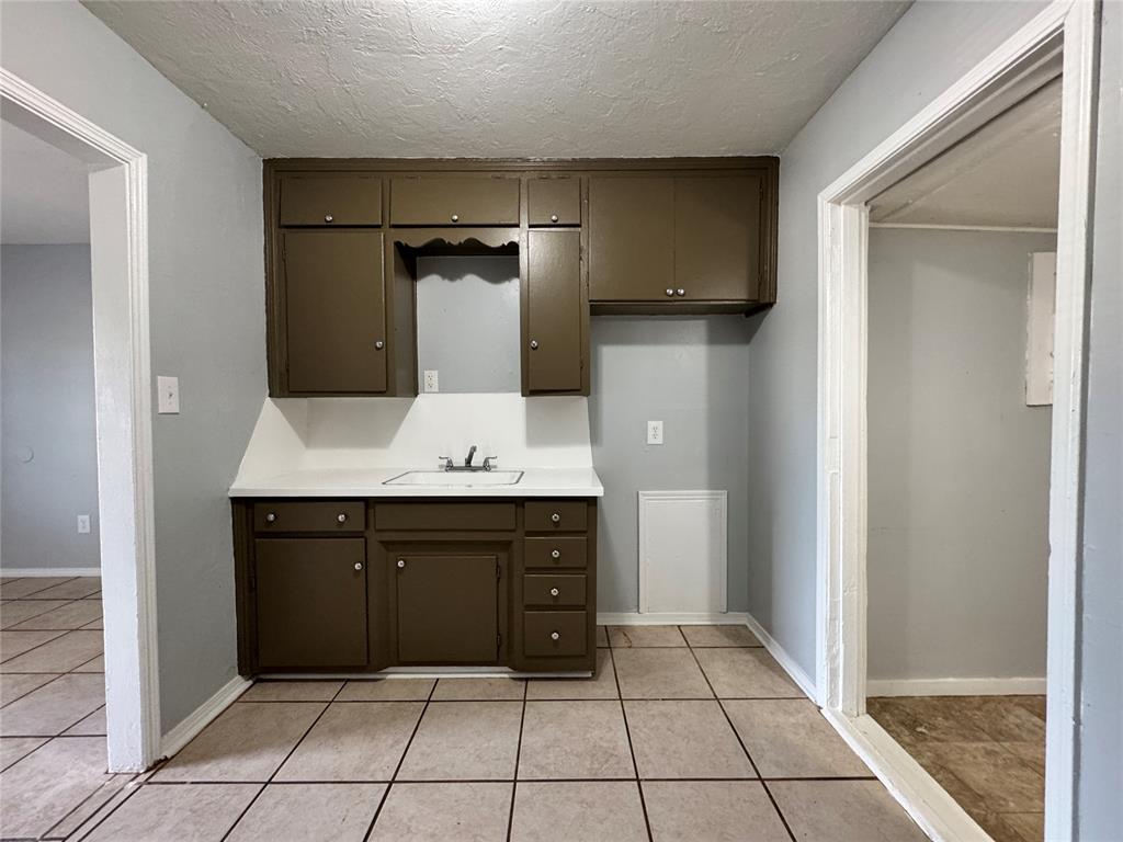 1925 N Cherry Avenue Property Photo 18