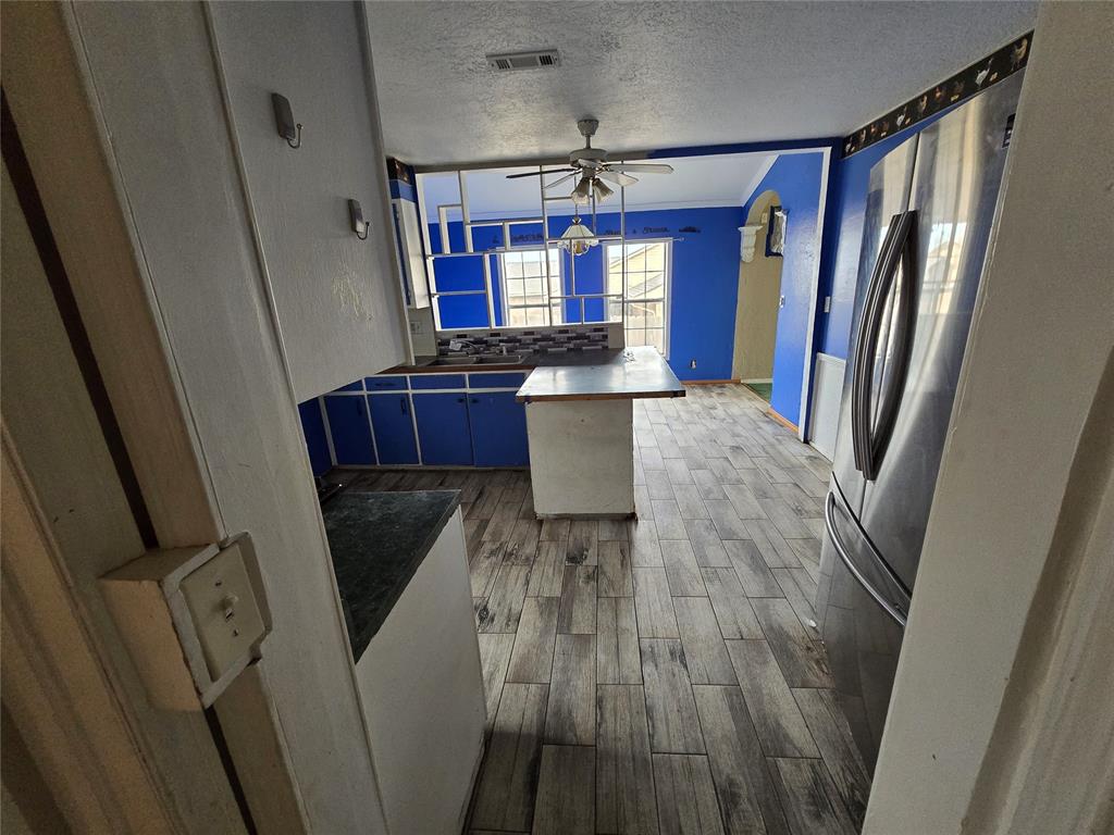 223 S Oak Street Property Photo 3