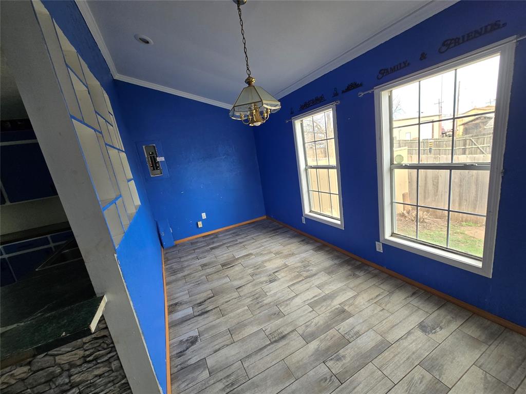 223 S Oak Street Property Photo 9