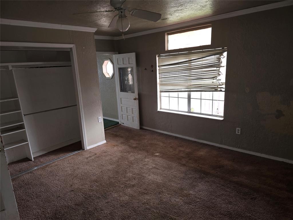 223 S Oak Street Property Photo 28
