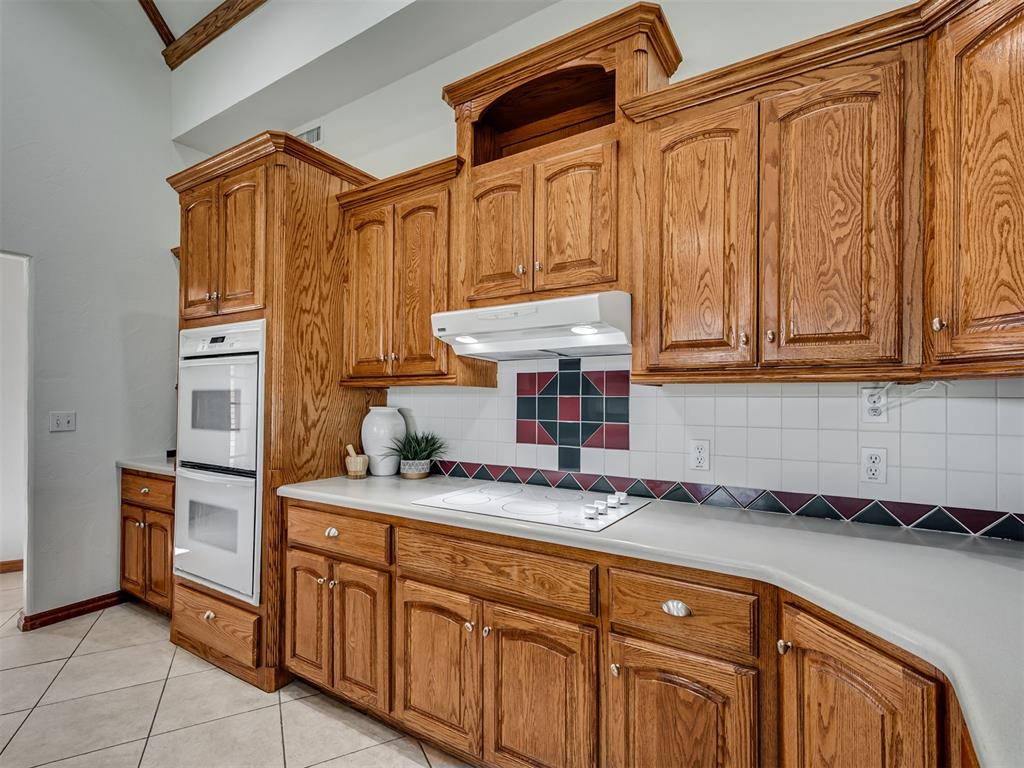 11105 Burning Oaks Drive Property Photo 15