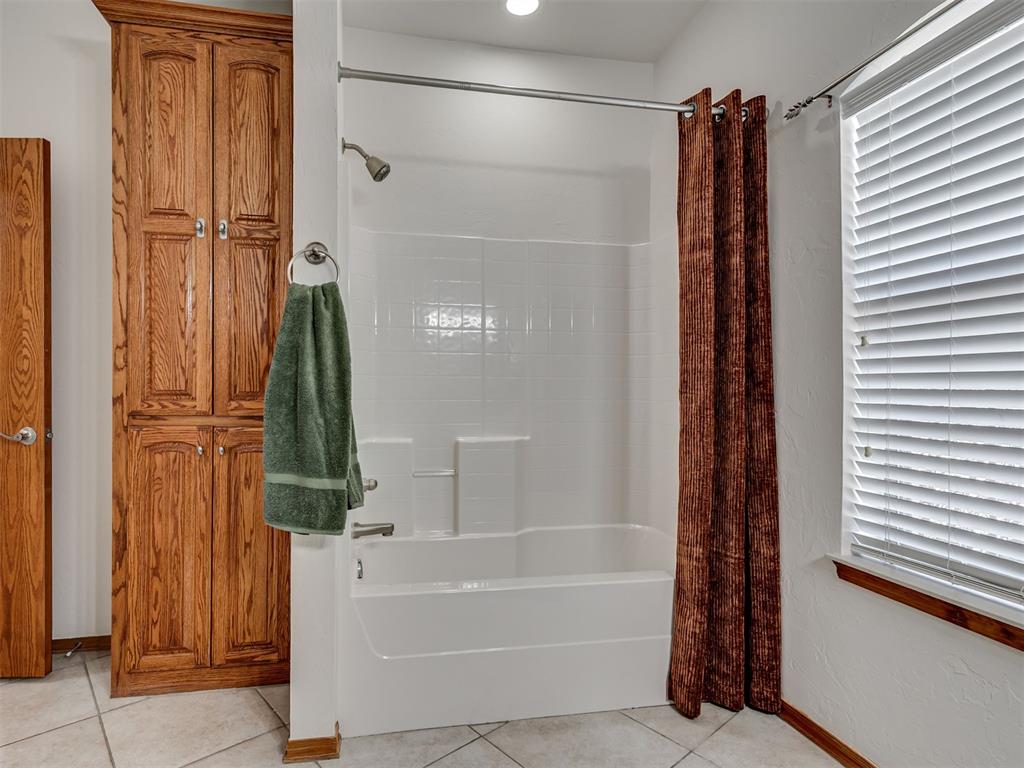 11105 Burning Oaks Drive Property Photo 27
