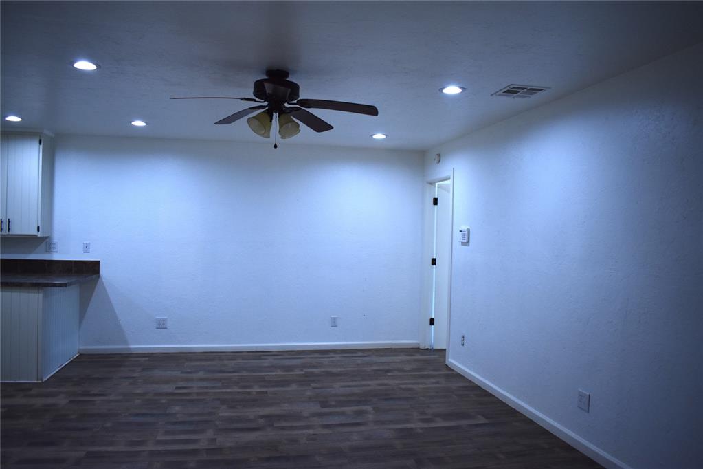 1020 S Morgan Property Photo 7