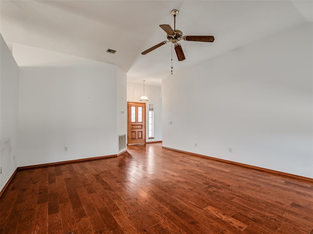 1720 Oriole Court Property Photo 6