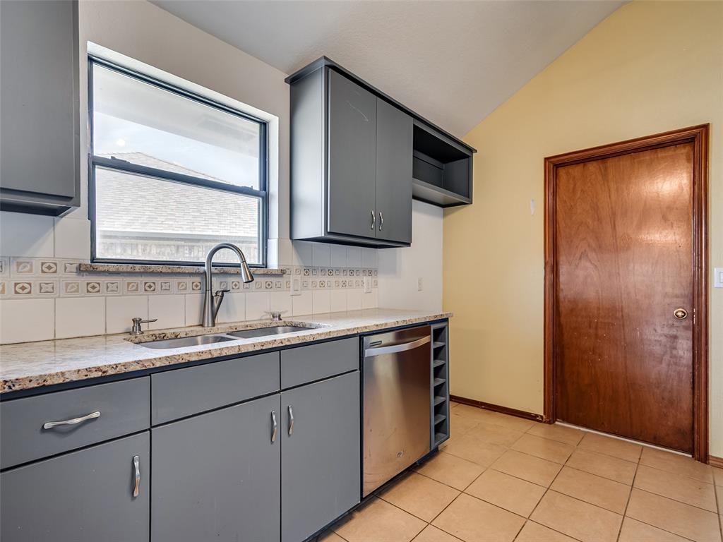 1720 Oriole Court Property Photo 9