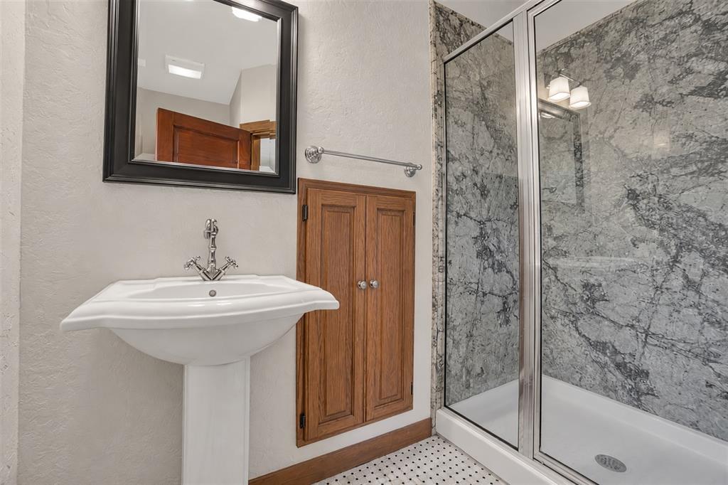 203 N Lowe Street Property Photo 5