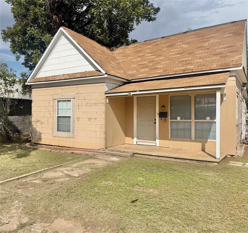 207 E Liveoak Street Property Photo 1
