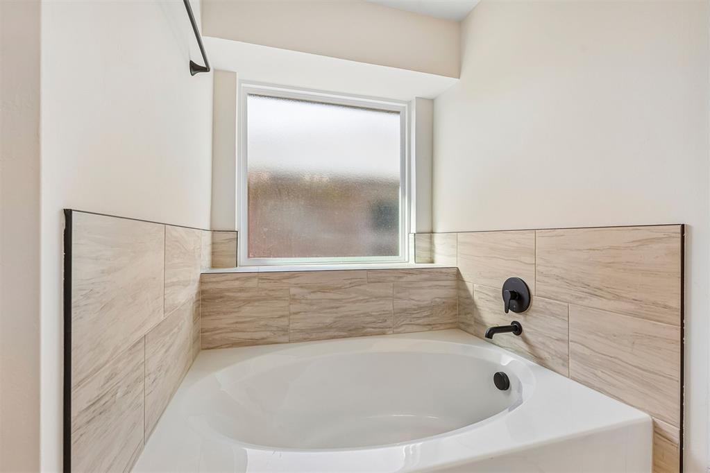 1800 Pin Cherry Lane Property Photo 18