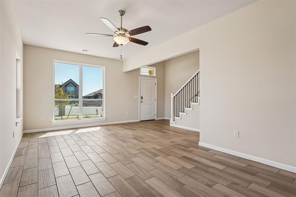 1687 Bloomington Court Property Photo 4