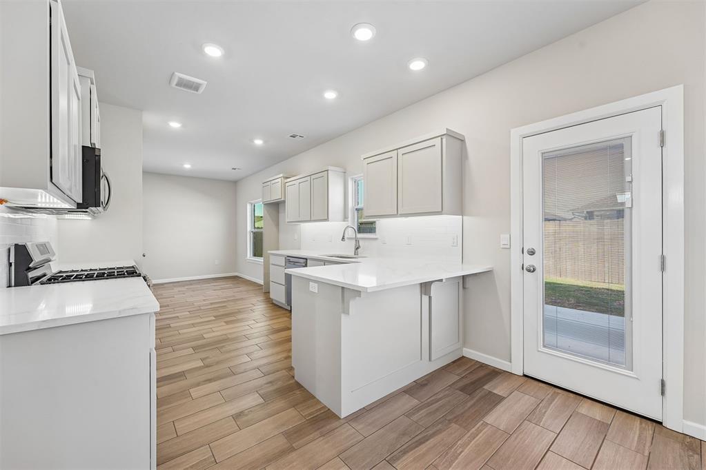 1687 Bloomington Court Property Photo 8