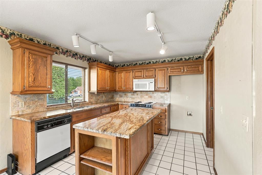 1600 E Persimmon Lane Property Photo 7