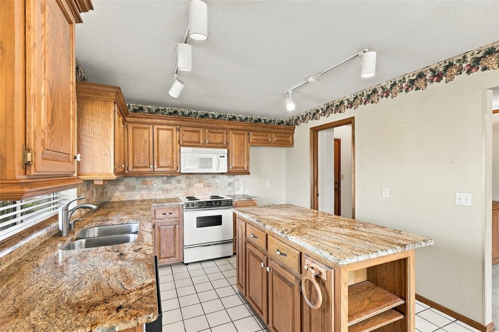 1600 E Persimmon Lane Property Photo 8