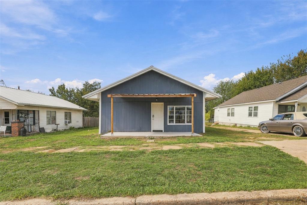 105 N Highland Street Property Photo 1