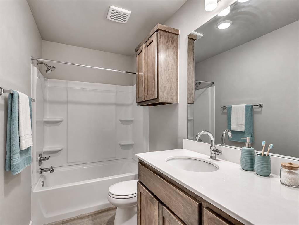 2406 Heather Road Property Photo 11