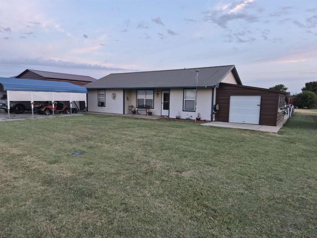 907 4th Street Property Photo 1