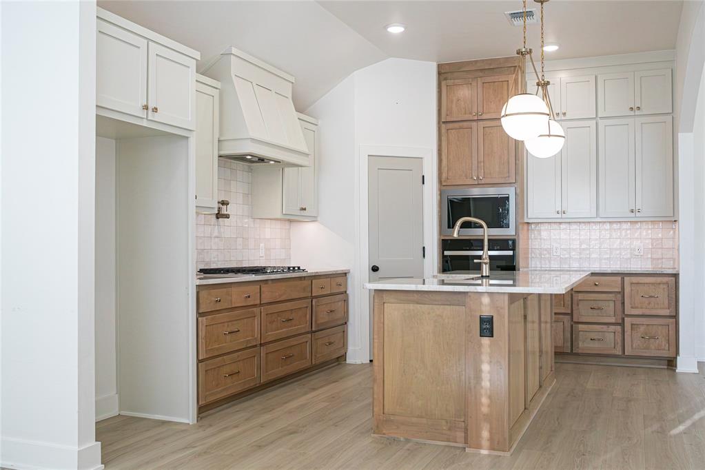 15800 Bison Drive Property Photo 6