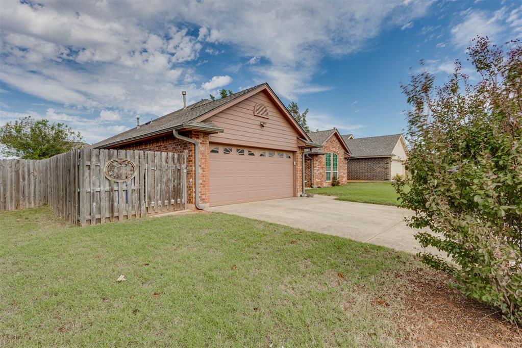 421 E Magnolia Terrace Property Photo 2