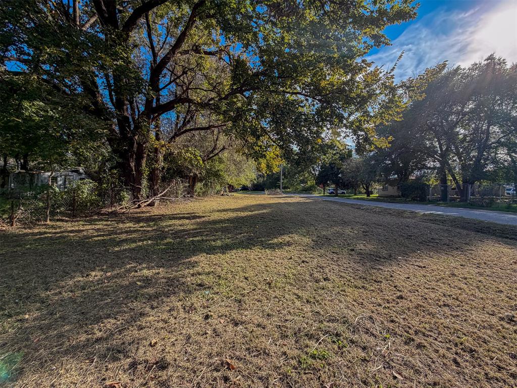 215 W Florida Avenue Property Photo 1