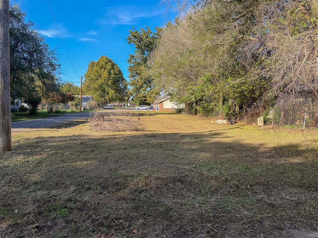 215 W Florida Avenue Property Photo 2