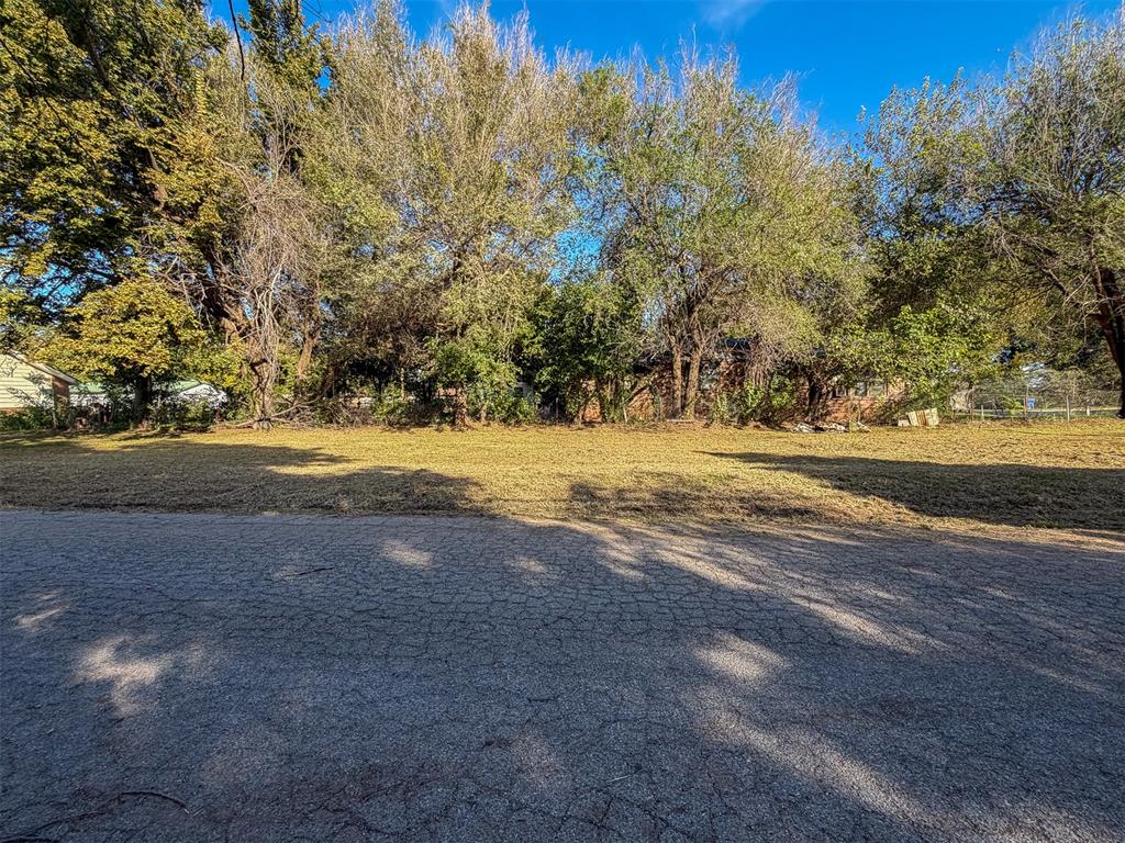 215 W Florida Avenue Property Photo 3