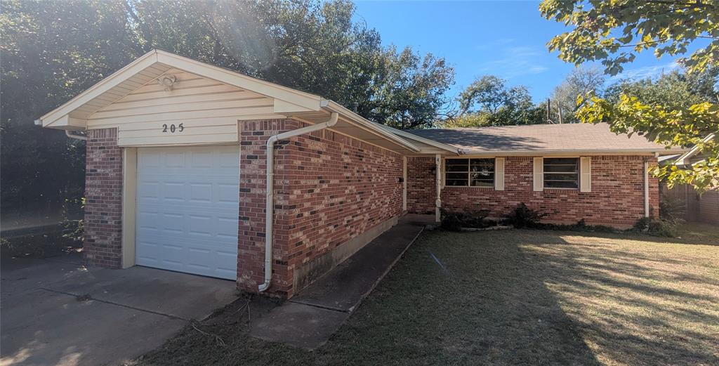 205 Bellaire Drive Property Photo 1