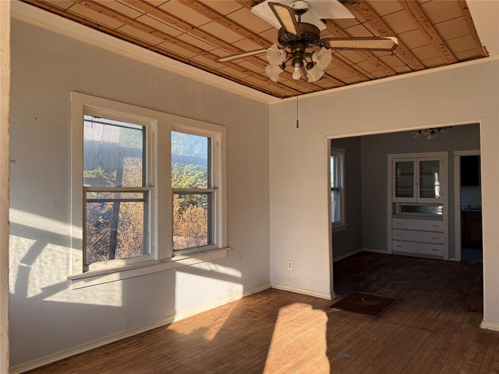 922 S Mekusukey Avenue Property Photo 2