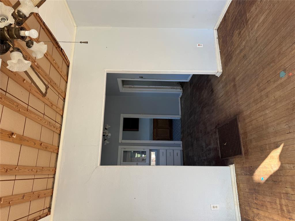922 S Mekusukey Avenue Property Photo 3