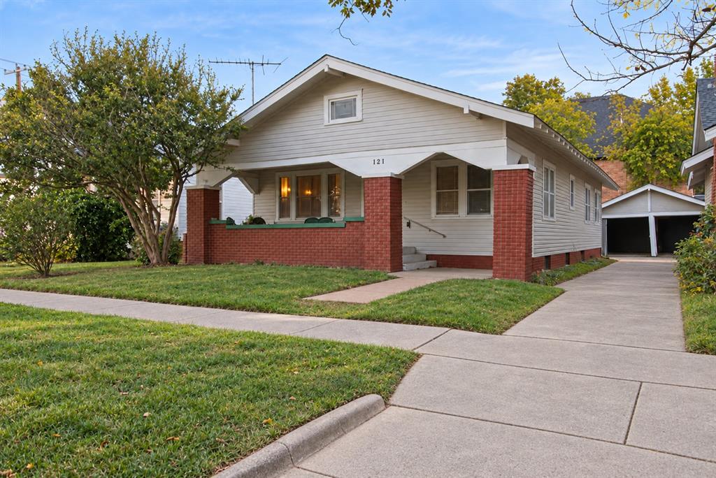 121 S University Boulevard Property Photo 1