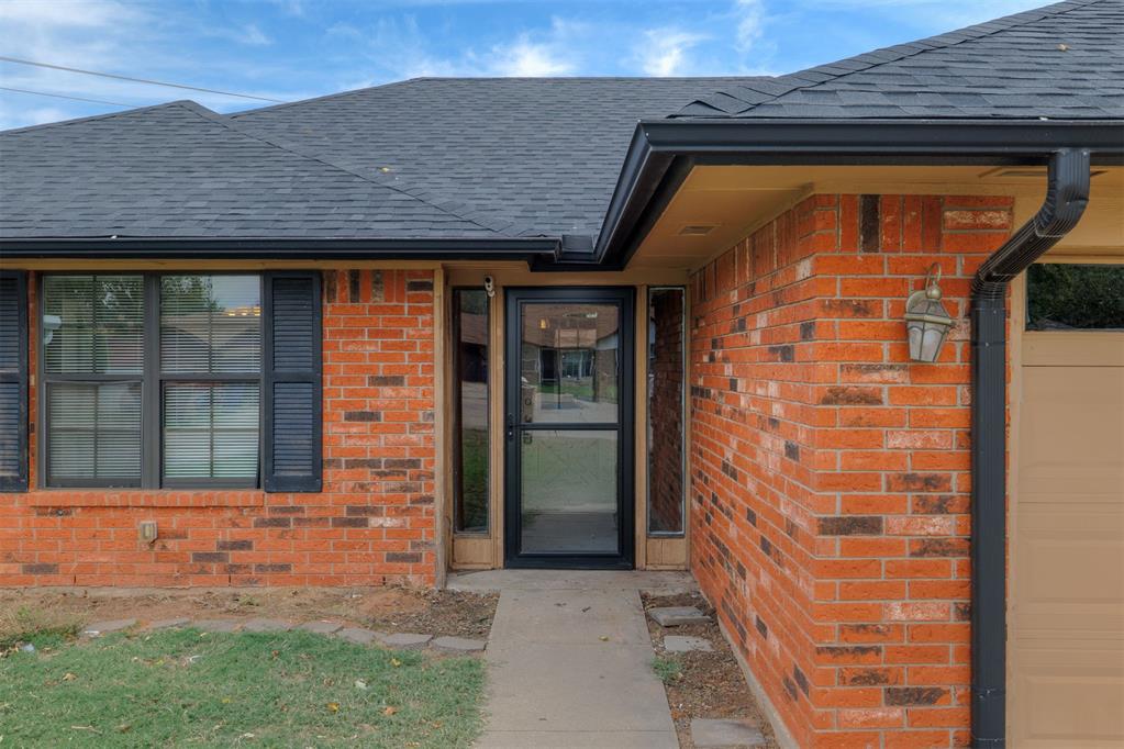 810 N Oak Branch Court Property Photo 2