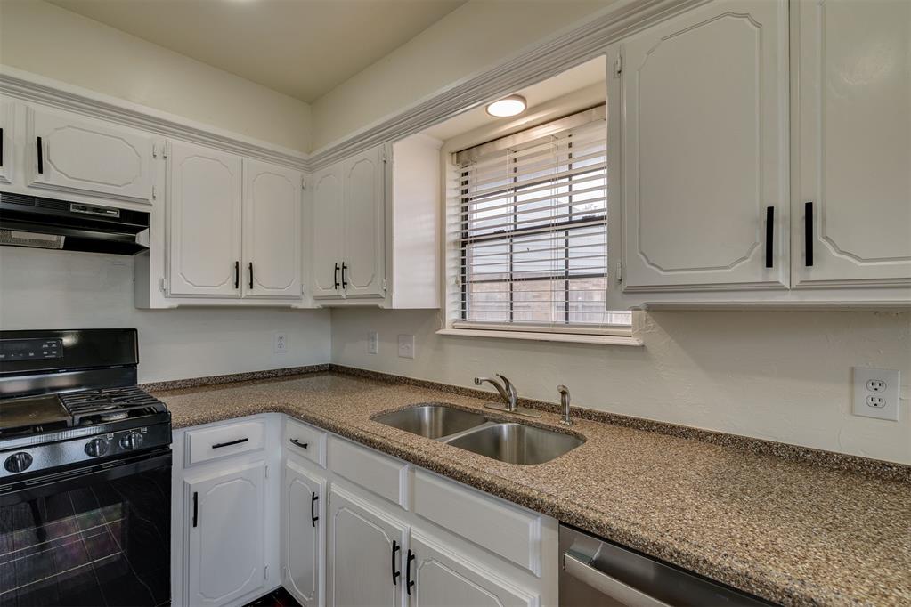 810 N Oak Branch Court Property Photo 5