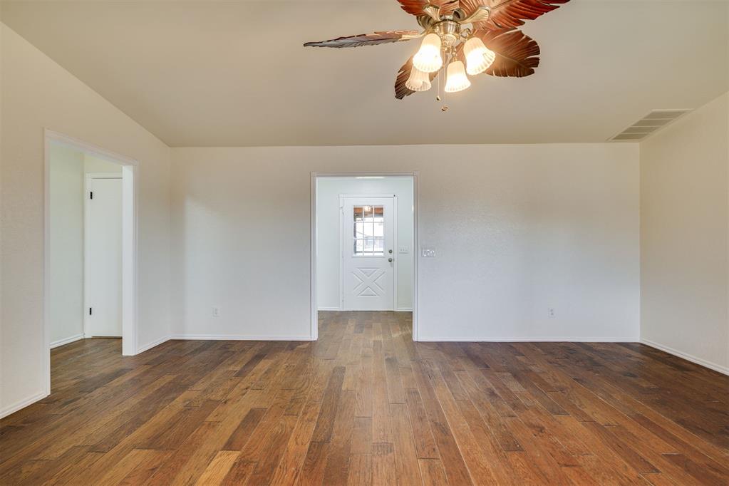 810 N Oak Branch Court Property Photo 8