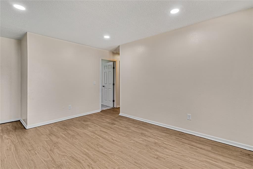 4504 Meadowpark Drive Property Photo 3