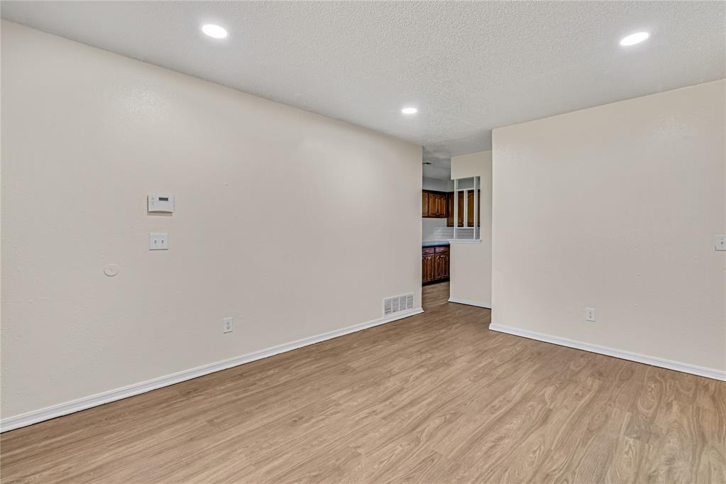 4504 Meadowpark Drive Property Photo 4