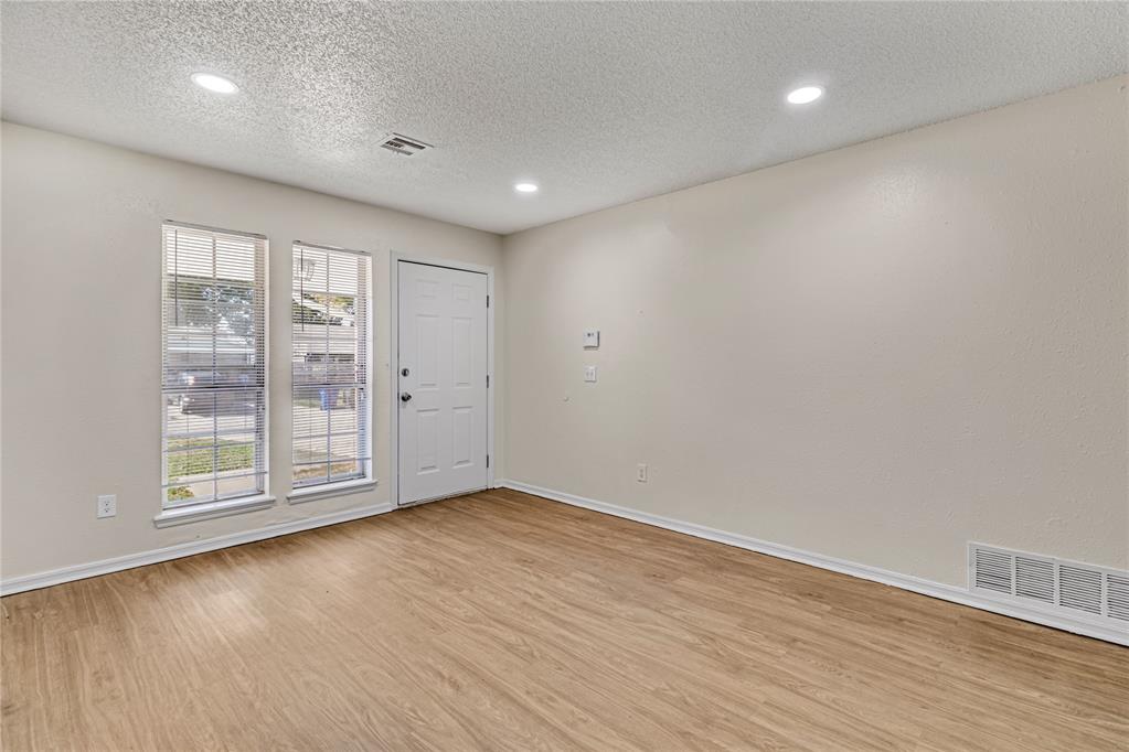 4504 Meadowpark Drive Property Photo 5