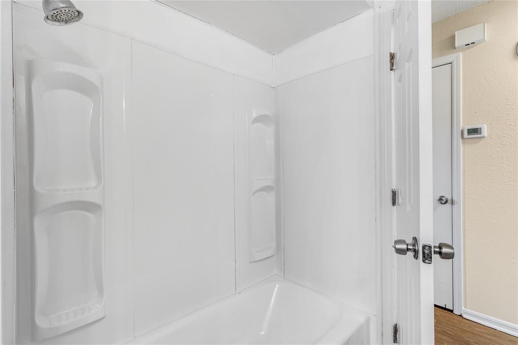 4504 Meadowpark Drive Property Photo 12