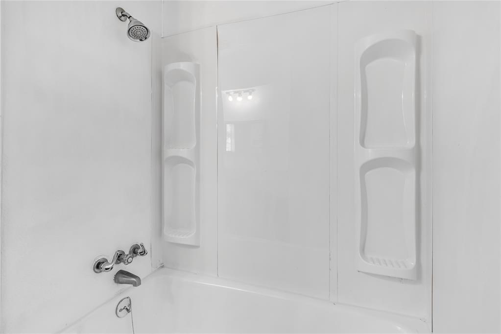 4504 Meadowpark Drive Property Photo 13