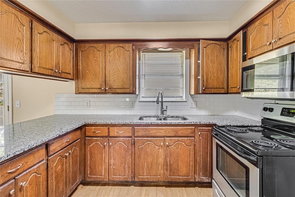 4504 Meadowpark Drive Property Photo 17